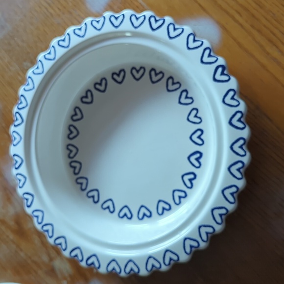 TWO BEARS POTTERY Blue White Loving Hearts Covered 12" Pie Dish Baker Pan - Picture 2 of 4